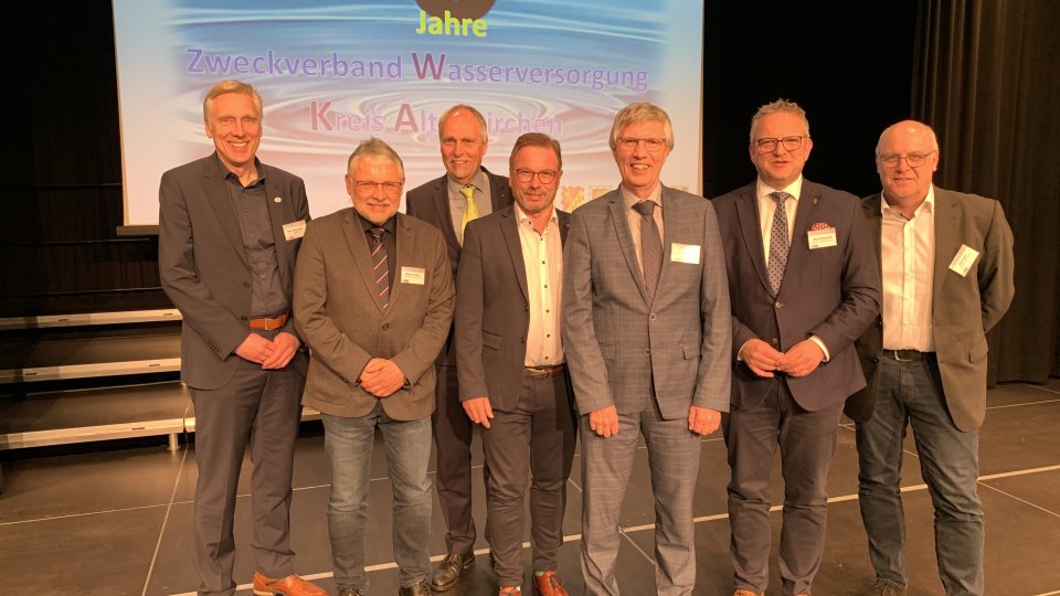 Gruppenfoto der Teilnehmer bei der Veranstaltung 50 Jahre WKA Wasserversorgung Kreis Altenkirchen