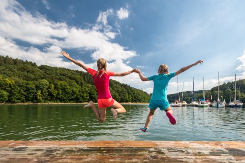 Kinder spielen im Freizeitcamp Aggertalsperre