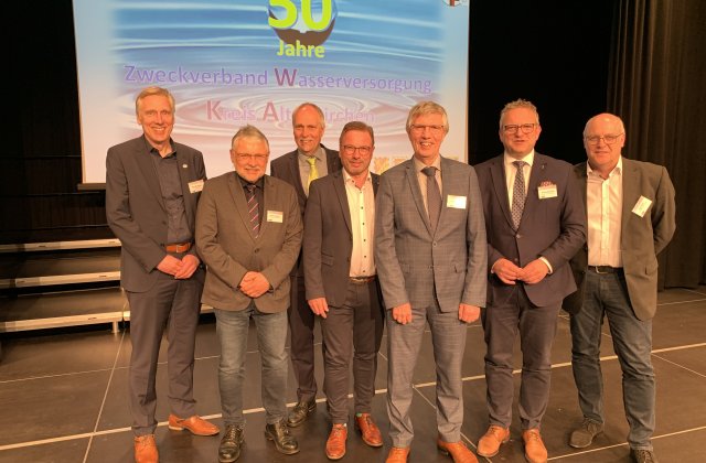 Gruppenfoto der Teilnehmer bei der Veranstaltung 50 Jahre WKA Wasserversorgung Kreis Altenkirchen