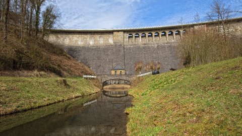 Aggertalsperre: Talsperren Ausfluss unterhalb der Staumauer