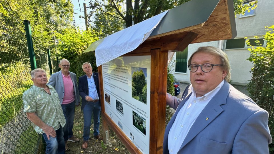 G#äste beim Pressetermin 1000 jährige Linde