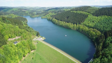 Genkeltalsperre: Luftansicht Damm