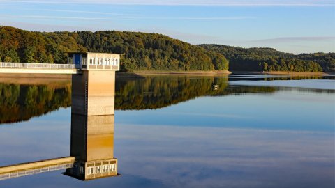 Wiehltalsperre: Entnahmeturm im September.