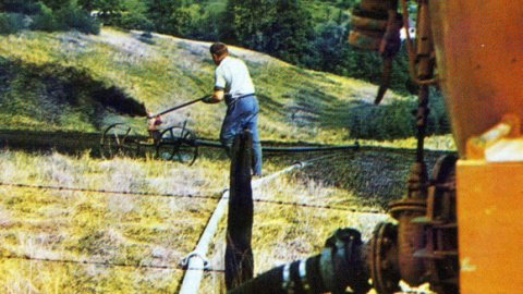 Klärschlamm wird zur Düngung auf landwirtschaftliche Flächen aufgebracht